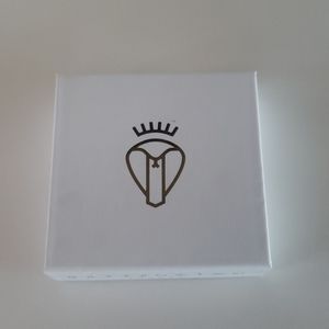 Harlow 3D silk lashes with Mini Lash glue